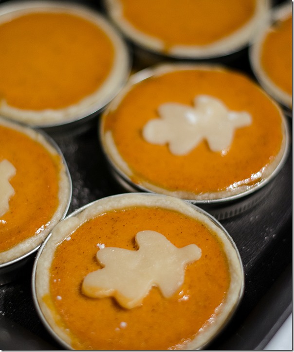 Mini-Pumpkin-Pie-Recipe-Baked-in-Mason-Jar-Lids-10