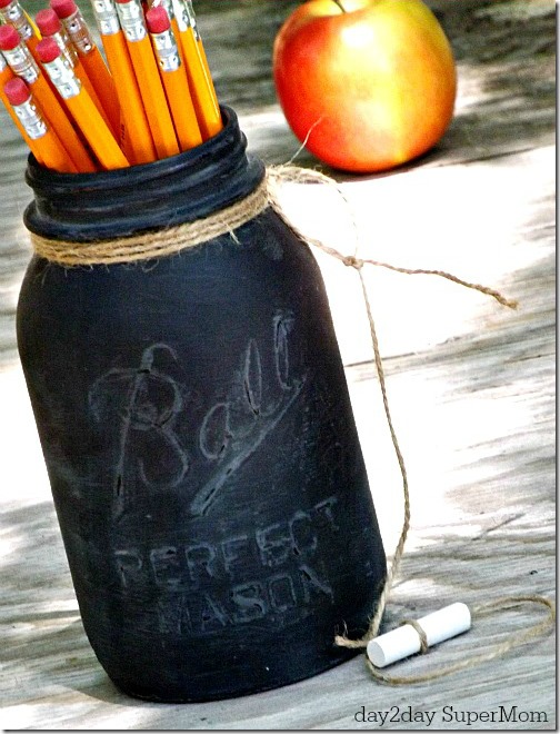 teacher-gift-idea-chalkboard-paint-mason-pencil-holders