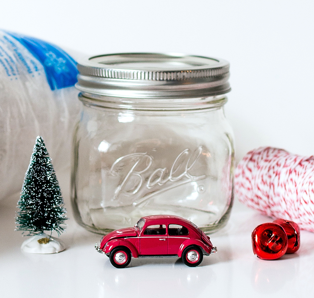 Mason Jar Crafts: Christmas Car In Jar Snow Globe