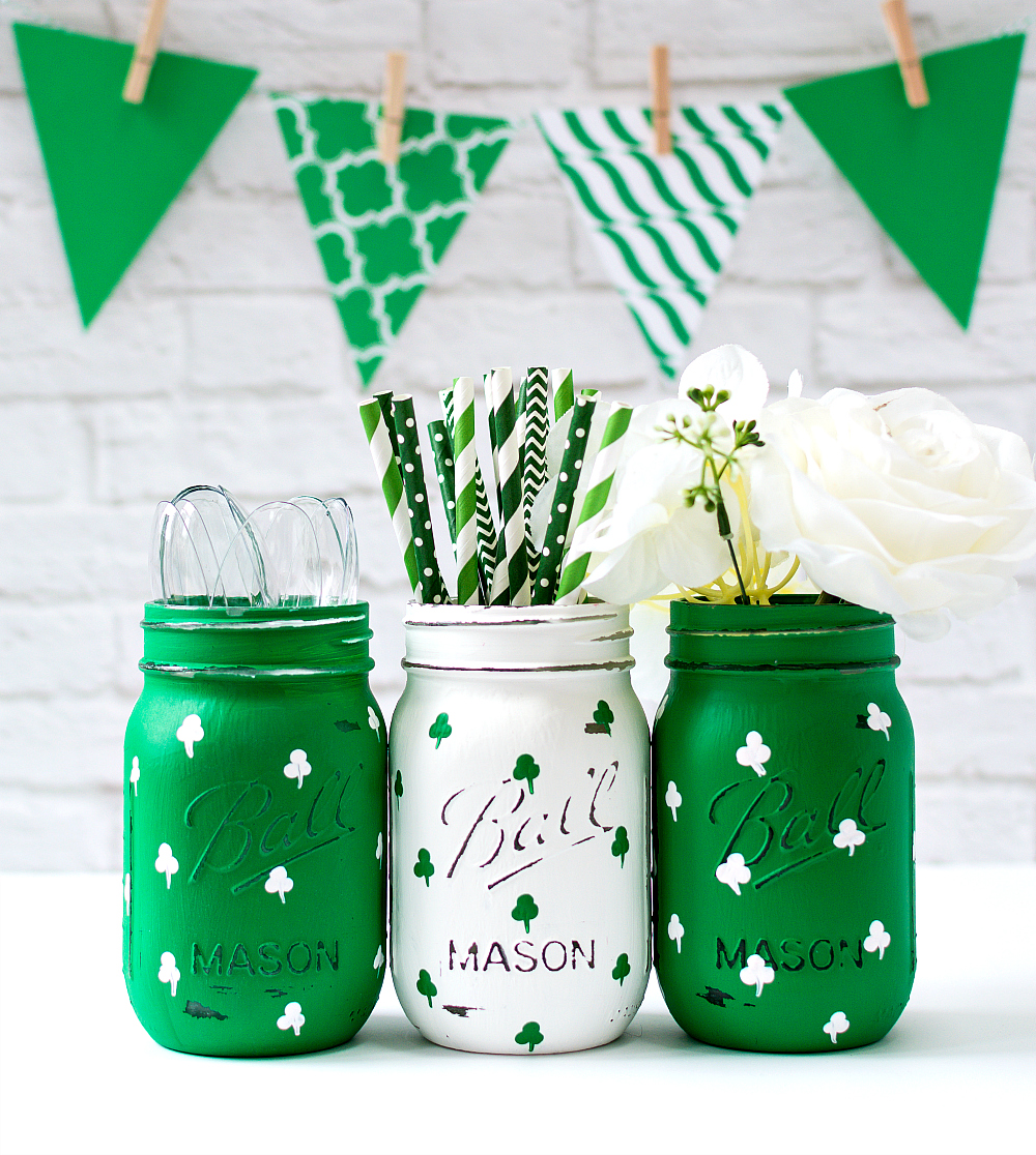 Mason Jar Crafts for St. Patrick's Day: Painted Shamrock Mason Jars