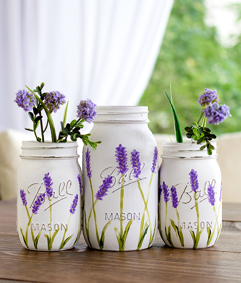 painted lavender flower mason jars @masonjarcraftslove.com