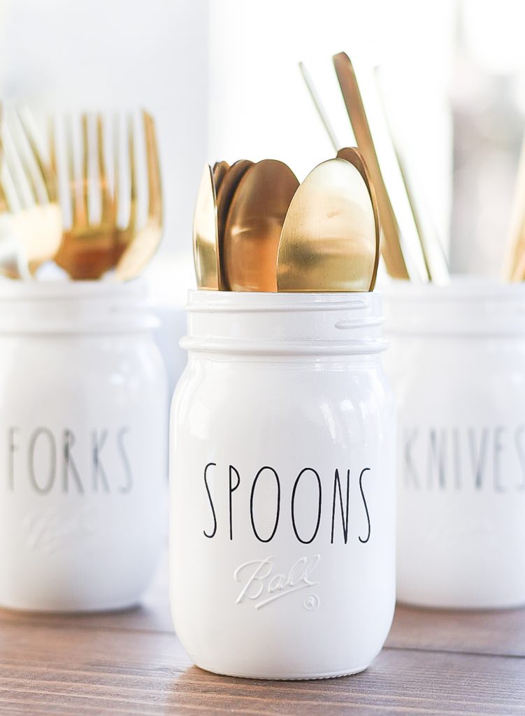 Spoon holder for jars