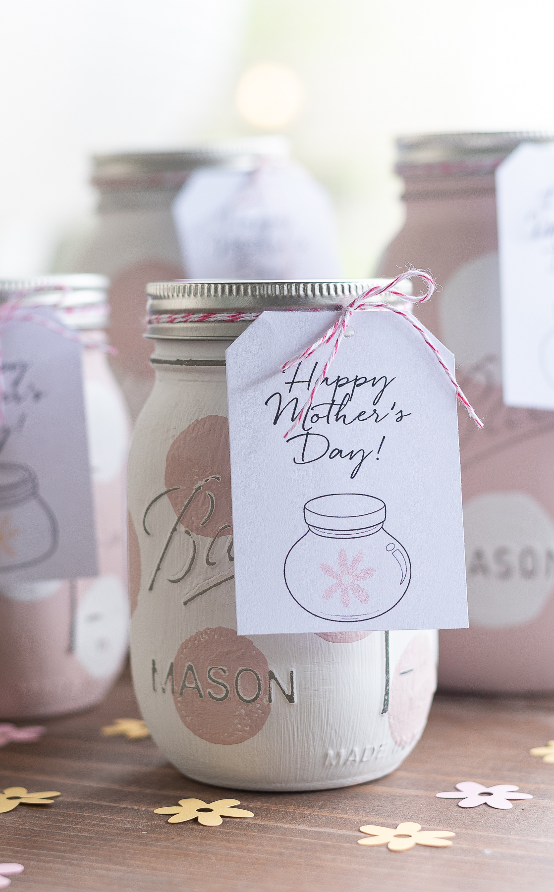 Free gift tag printables for Mother's Day. Mason jar gift tag printables.