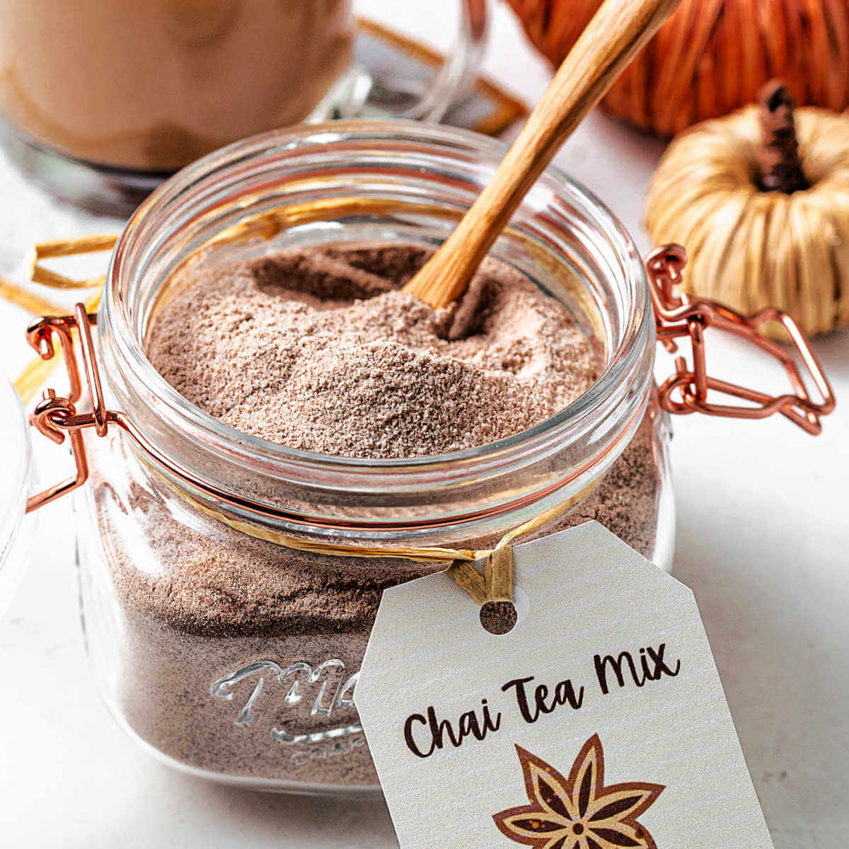 Chai Latte Mix in mason jar. Holiday foods in mason jars. Mason jar gift ideas with food and recipes. Recipes in mason jars. Holiday gift ideas with mason jars. Hot chocolate in mason jars. Recipes in mason jars.