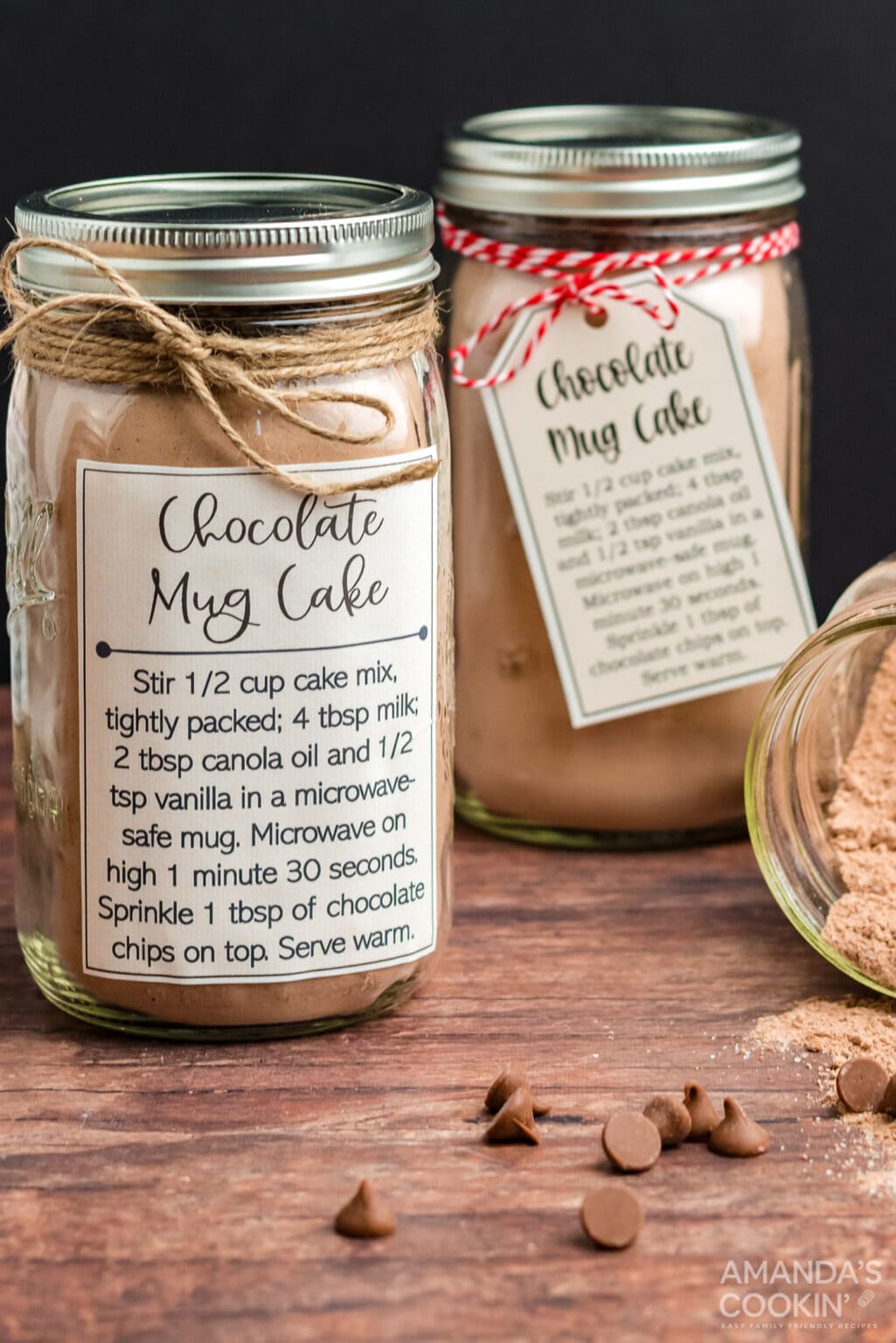 Chocolate mug cake in mason jar gift idea. Holiday foods in mason jars. Mason jar gift ideas with food and recipes. Recipes in mason jars. Holiday gift ideas with mason jars. Hot chocolate in mason jars. Recipes in mason jars.