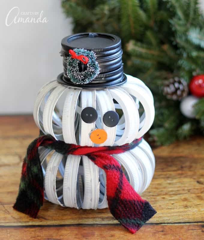 Mason Jar Lid Snowman. Mason Jar crafts for holidays. Mason jar craft ideas for Christmas. Easy mason jar craft ideas. Unique Christmas Crafts with Mason Jars and Lids. Mason Jar Holiday Craft Ideas. Mason Jar Lid Winter Craft Ideas. Mason Jar Lid Wreaths. Mason Jar Lid Snowman.