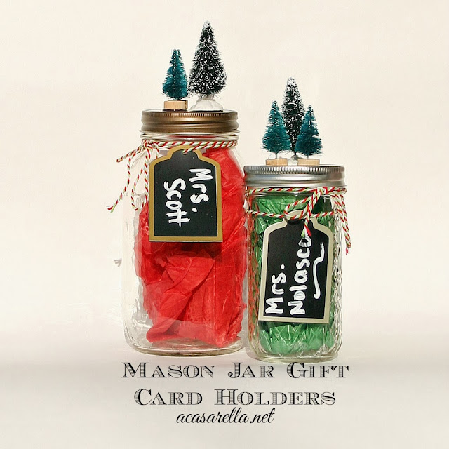 Bottle Brush Tree Topped Mason Jar Gift Card Holders for Christmas. Mason Jar Holiday Gift Card Holders. Mason Jar Christmas Gift Card Holder Ideas. Creative ways to Package Gift Cards in Mason Jars.