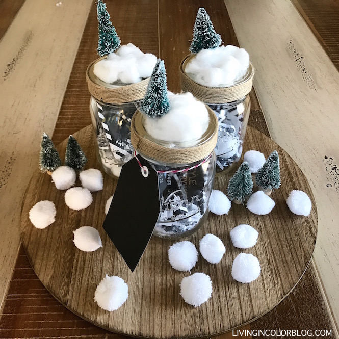 Mason Jar Holiday Gift Card Holders. Mason Jar Christmas Gift Card Holder Ideas. Creative ways to Package Gift Cards in Mason Jars.