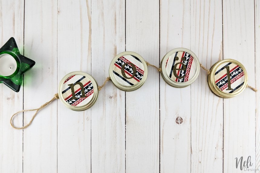 Mason Jar Lid Garland for Christmas Tree, Christmas Decor. Unique Christmas Crafts with Mason Jars and Lids. Mason Jar Holiday Craft Ideas. Mason Jar Lid Winter Craft Ideas. Mason Jar Lid Wreaths. Mason Jar Lid Snowman.