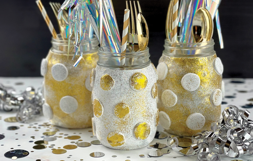 New Year's Eve Mason Jar Ideas - New Year's Eve Party Ideas with Mason Jars - New Year's Mason Jar Crafts.
