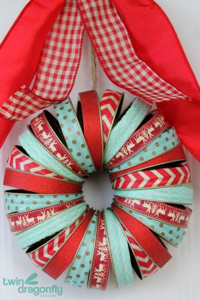 Unique Christmas Crafts with Mason Jars and Lids. Mason Jar Holiday Craft Ideas. Mason Jar Lid Winter Craft Ideas. Mason Jar Lid Wreaths. Mason Jar Lid Snowman.