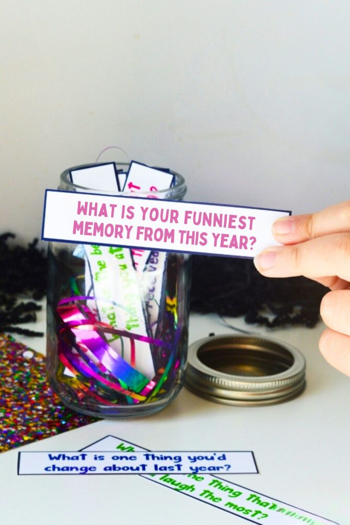 New Year Memory Jar. New Year's Eve Mason Jar Ideas - New Year's Eve Party Ideas with Mason Jars - New Year's Mason Jar Crafts.