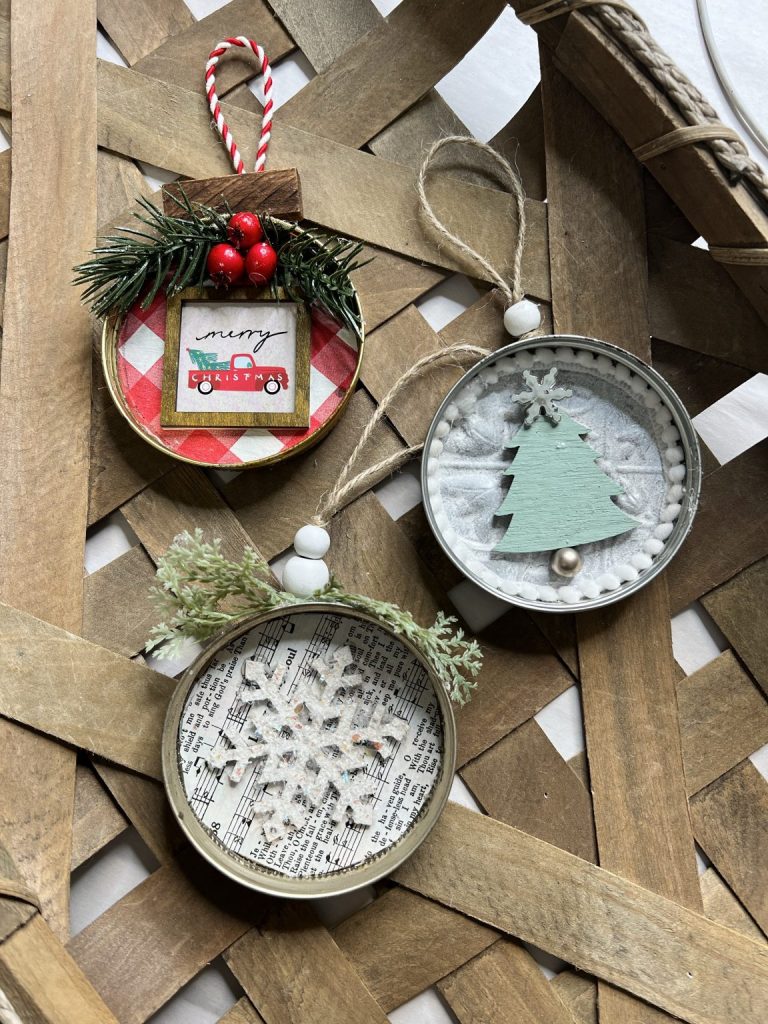 Mason Jar Christmas Ornament Craft Ideas. DIY Mason Jar Ornaments - Christmas Crafts with Mason Jars - Homemade Ornament Craft Ideas. Mini Mason Jar Ornaments tutorial. Mason Jar Lid Ornaments. Mason Jar Lid Mini Wreath Ornaments.