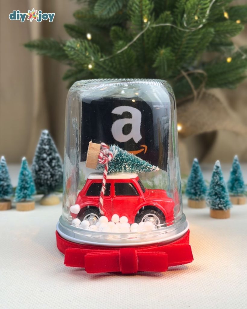 Vintage Car in Jar Gift Card Holder for Christmas. Mason Jar Holiday Gift Card Holders. Mason Jar Christmas Gift Card Holder Ideas. Creative ways to Package Gift Cards in Mason Jars.