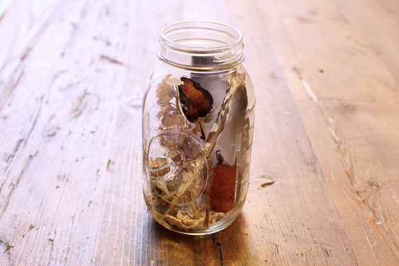 New Year's Eve Mason Jar Ideas - New Year's Eve Party Ideas with Mason Jars - New Year's Mason Jar Crafts.