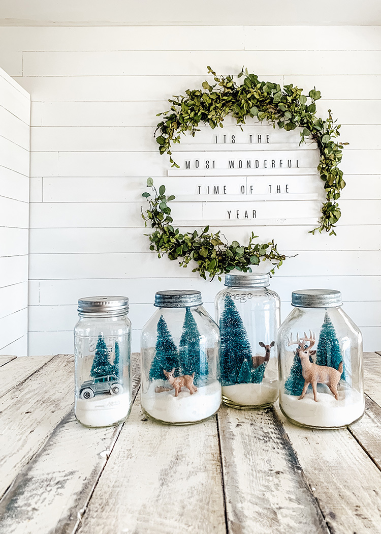 Sugar Snow Mason Jar Snow Globes. Mason Jar Snow Globe Craft Ideas. Bottle Brush Trees in Mason Jar Snow Globes. How to Make a Snow Globe in a Jar. Kids Craft Ideas for Christmas with Mason Jars. Gift Ideas in Mason Jars. Winter Crafts Ideas with Snow Globes. Mason Jar Crafts for Christmas. 