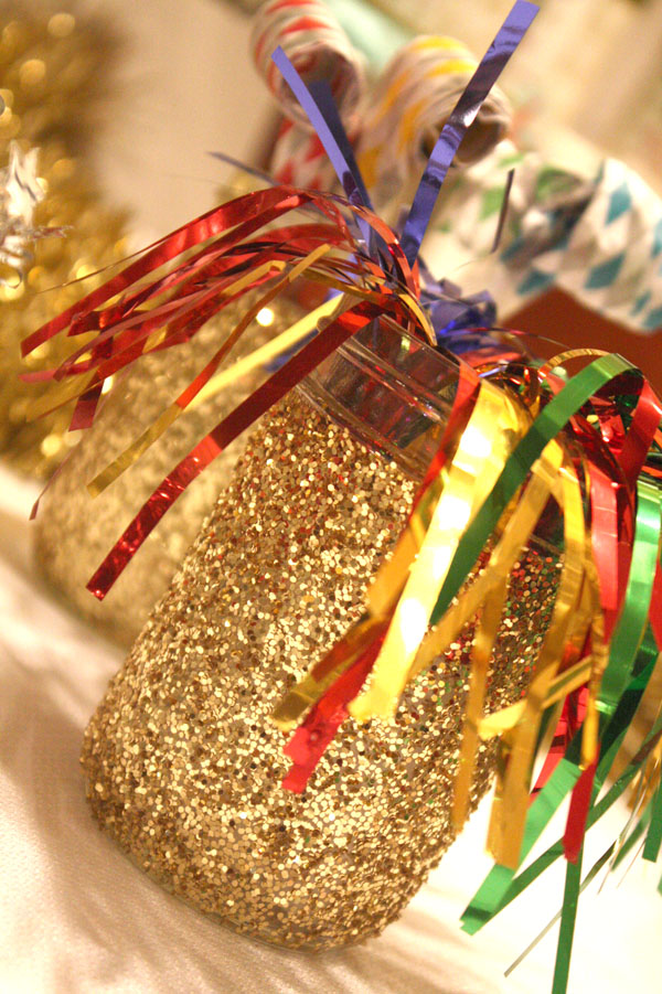 Glitter Mason Jar for New Year's Eve Party. New Year's Eve Mason Jar Ideas - New Year's Eve Party Ideas with Mason Jars - New Year's Mason Jar Crafts.