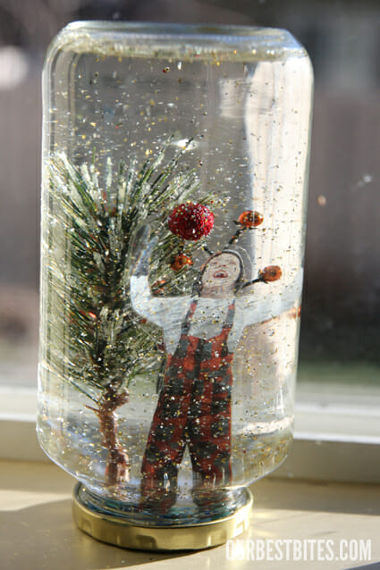 Pictures in Mason Jar Snow Globes. Kids Crafts with Mason Jars. Mason Jar Snow Globe Craft Ideas. Bottle Brush Trees in Mason Jar Snow Globes. How to Make a Snow Globe in a Jar. Kids Craft Ideas for Christmas with Mason Jars. Gift Ideas in Mason Jars. Winter Crafts Ideas with Snow Globes. Mason Jar Crafts for Christmas. 