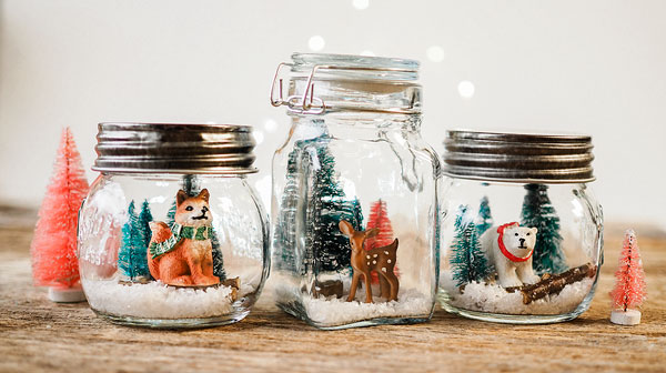 Forest Figurines in Mason Jar Snow Globes. Mason Jar Snow Globe Craft Ideas. Bottle Brush Trees in Mason Jar Snow Globes. How to Make a Snow Globe in a Jar. Kids Craft Ideas for Christmas with Mason Jars. Gift Ideas in Mason Jars. Winter Crafts Ideas with Snow Globes. Mason Jar Crafts for Christmas. 