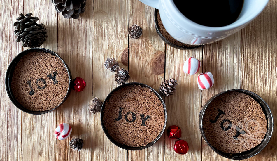 Mason Jar Lid Holiday Coasters. Unique Christmas Crafts with Mason Jars and Lids. Mason Jar Holiday Craft Ideas. Mason Jar Lid Winter Craft Ideas. Mason Jar Lid Wreaths. Mason Jar Lid Snowman.