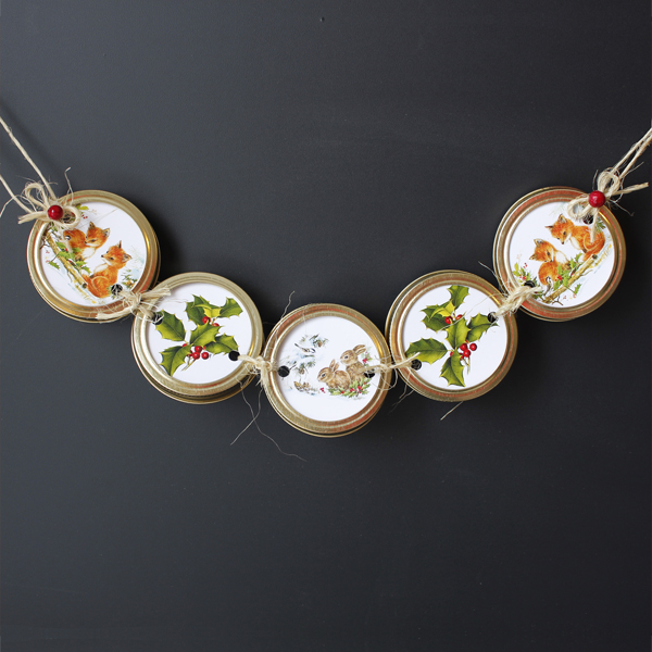 Mason Jar Garland Craft. Unique Christmas Crafts with Mason Jars and Lids. Mason Jar Holiday Craft Ideas. Mason Jar Lid Winter Craft Ideas. Mason Jar Lid Wreaths. Mason Jar Lid Snowman.