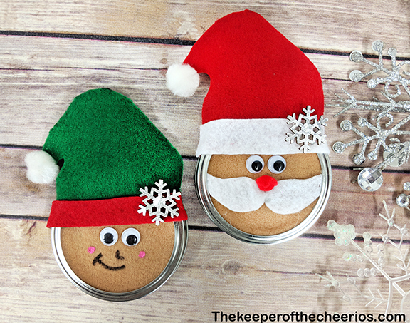 Santa Head and Elf Ornaments with Mason Jar Lids. Mason Jar Christmas Ornament Craft Ideas. DIY Mason Jar Ornaments - Christmas Crafts with Mason Jars - Homemade Ornament Craft Ideas. Mini Mason Jar Ornaments tutorial. Mason Jar Lid Ornaments. Mason Jar Lid Mini Wreath Ornaments.