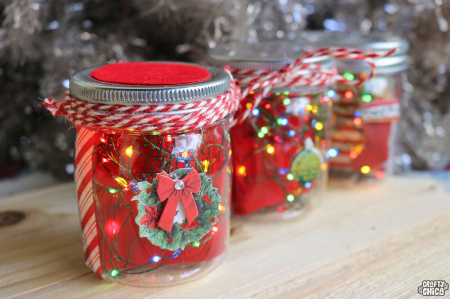 Mason Jar Holiday Gift Card Holders with Lights. Mason Jar Christmas Gift Card Holder Ideas. Creative ways to Package Gift Cards in Mason Jars.