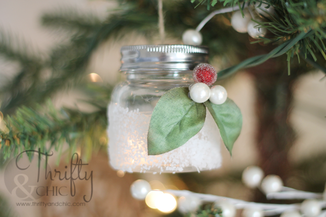Mason Jar Christmas Ornament Craft Ideas. DIY Mason Jar Ornaments - Christmas Crafts with Mason Jars - Homemade Ornament Craft Ideas. Mini Mason Jar Ornaments tutorial. Mason Jar Lid Ornaments. Mason Jar Lid Mini Wreath Ornaments.