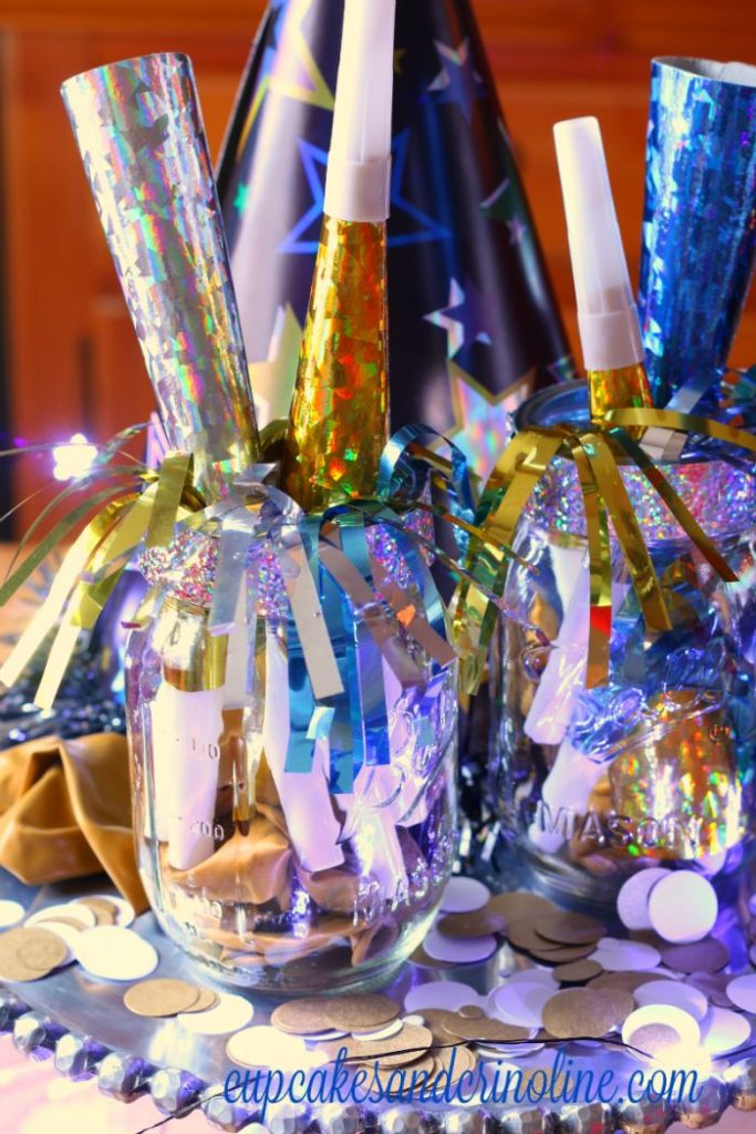 New Year's Eve Mason Jar Ideas - New Year's Eve Party Ideas with Mason Jars - New Year's Mason Jar Crafts.