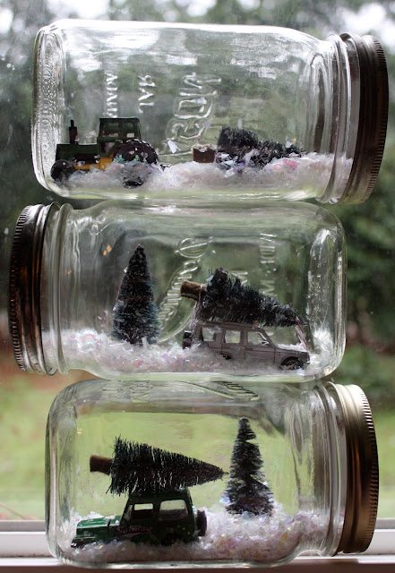 Vintage Trucks in Mason Jar Snow Globes. Mason Jar Snow Globe Craft Ideas. Bottle Brush Trees in Mason Jar Snow Globes. How to Make a Snow Globe in a Jar. Kids Craft Ideas for Christmas with Mason Jars. Gift Ideas in Mason Jars. Winter Crafts Ideas with Snow Globes. Mason Jar Crafts for Christmas. 