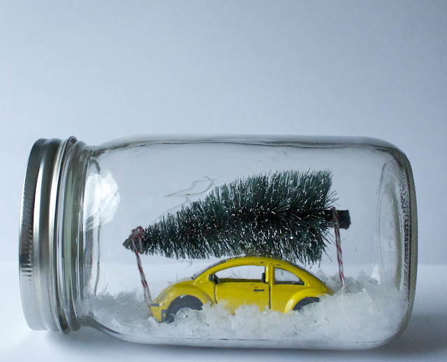 Car in Mason Jar Snow Globe. Mason Jar Snow Globe Craft Ideas. Bottle Brush Trees in Mason Jar Snow Globes. How to Make a Snow Globe in a Jar. Kids Craft Ideas for Christmas with Mason Jars. Gift Ideas in Mason Jars. Winter Crafts Ideas with Snow Globes. Mason Jar Crafts for Christmas. 