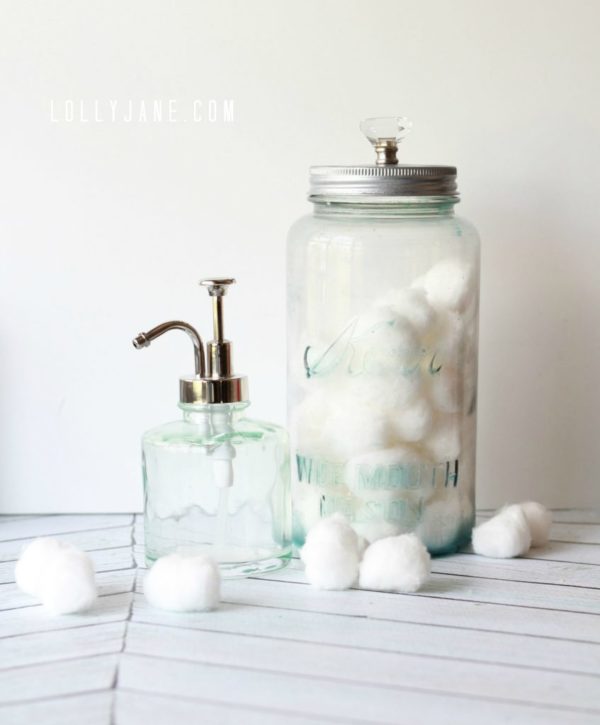 Mason Jar Bathroom Storage and Organization Ideas. Organizing the bathroom with mason jars. Pretty storage ideas with mason jars. Rustic storage ideas with mason jars. Bathroom storage using mason jars.