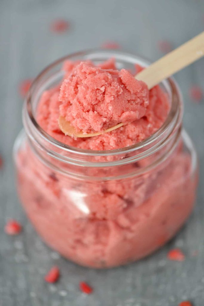 Valentine's Mason Jar Crafts for Kids - Kid's Crafts Ideas for Valentine's Day with Mason Jars.