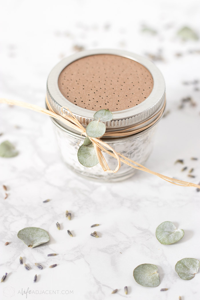 mason jar air freshener diy. pretty homemade air freshener for bathroom. Mason Jar Bathroom Storage and Organization Ideas. Organizing the bathroom with mason jars. Pretty storage ideas with mason jars. Rustic storage ideas with mason jars. Bathroom storage using mason jars.