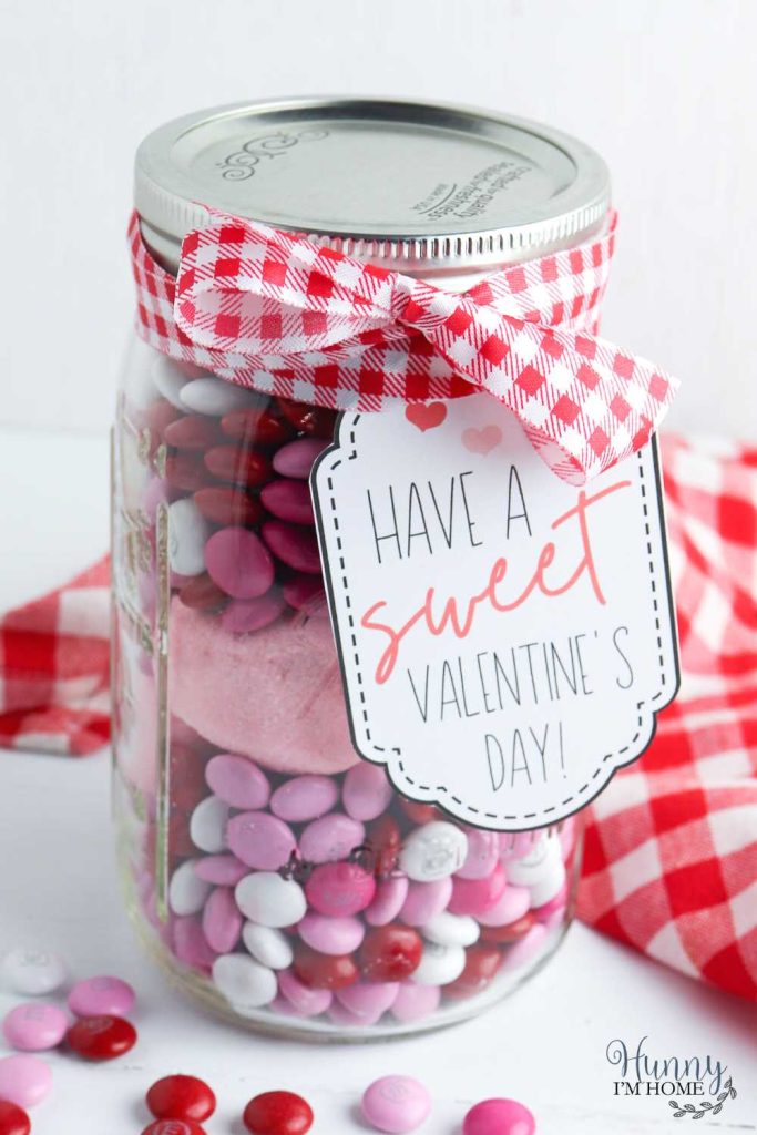 Valentine Mason Jar Crafts. Mason Jar Valentine's Day Craft Ideas. Gift Ideas in Mason Jars for Valentine's Day. 55+ Valentine Jar Crafts & More