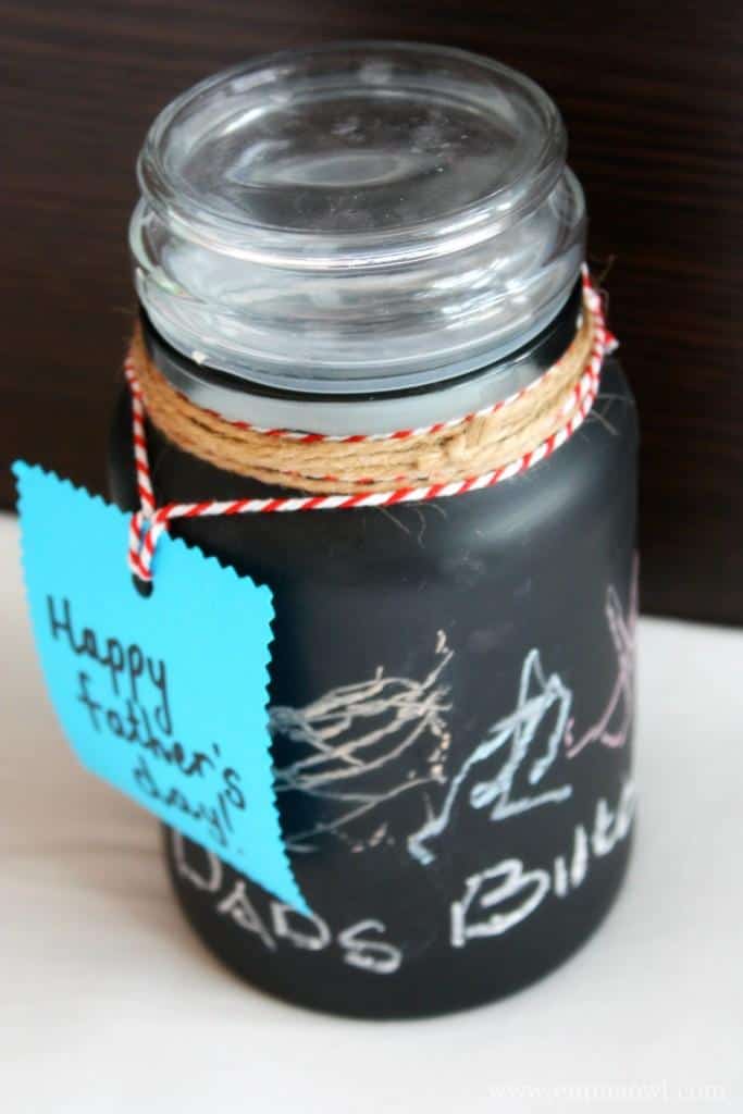 Chalkboard Mason Jar for Father's Day Gift Idea for Kids. Father's Day Gift Ideas in Mason Jars. Homemade Father's Day Crafts.  Kid's Crafts for Father's Day. Easy Father's Day Crafts with Mason Jars. Mason Jar Crafts. Mason Jar Kid's Crafts.