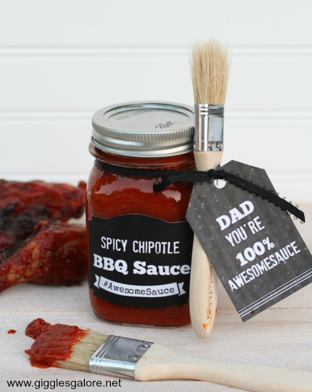 BBQ Sauce in Mason Jar Gift Idea for Father's Day with Free Printable Gift Tag. Father's Day Gift Ideas in Mason Jars. Homemade Father's Day Crafts.  Kid's Crafts for Father's Day. Easy Father's Day Crafts with Mason Jars. Mason Jar Crafts. Mason Jar Kid's Crafts.