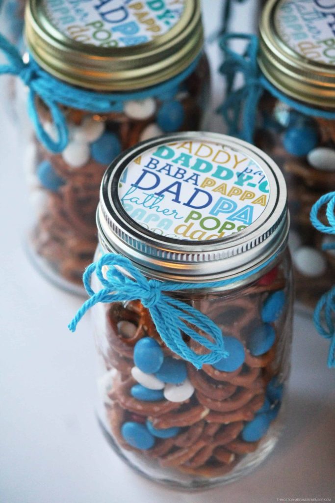 Father's Day Mason Jar Lid Free Printable. Dad's Day Candy Jar Gift. Father's Day Gift Ideas in Mason Jars. Homemade Father's Day Crafts.  Kid's Crafts for Father's Day. Easy Father's Day Crafts with Mason Jars. Mason Jar Crafts. Mason Jar Kid's Crafts.