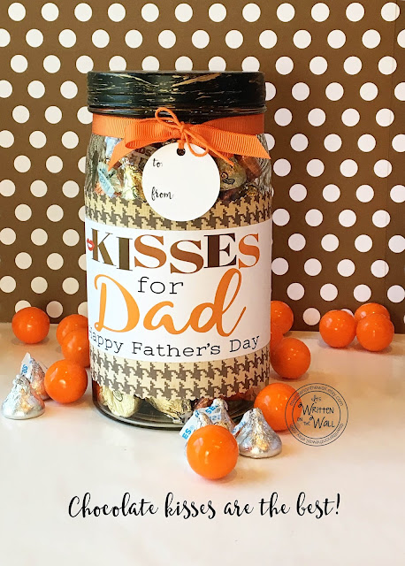 Chocolate Kisses for Dad Gift Jar. Father's Day Gift Ideas in Mason Jars. Homemade Father's Day Crafts.  Kid's Crafts for Father's Day. Easy Father's Day Crafts with Mason Jars. Mason Jar Crafts. Mason Jar Kid's Crafts.