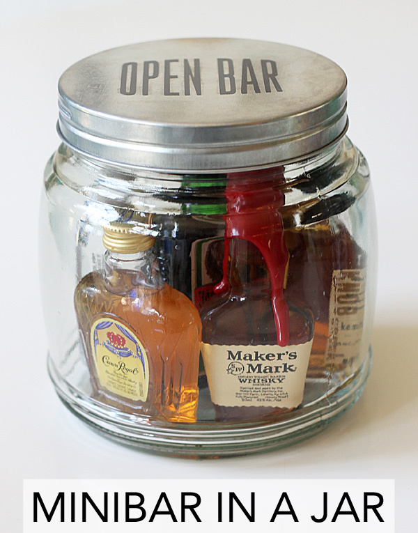 Mini Bar in a Jar Gift Idea for Father's Day. Father's Day Gift Ideas in Mason Jars. Homemade Father's Day Crafts.  Kid's Crafts for Father's Day. Easy Father's Day Crafts with Mason Jars. Mason Jar Crafts. Mason Jar Kid's Crafts.