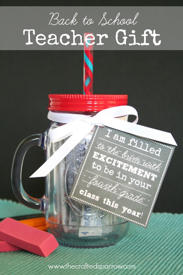 Teacher Gift Idea in Mason Jar with Free Printable Tags for All Grade Levels. Mason Jar Craft Ideas for Back to School, Teacher Gift Mason Jars - Mason Jar Gift Ideas for Teachers - School Themed Mason Jars. Mason Jar Pencil Holders Themed for School, Students, Teachers. Back to School Teacher Gift Ideas. Holiday Teacher Gift Ideas with Mason Jars. DIY Teacher Gift Ideas.