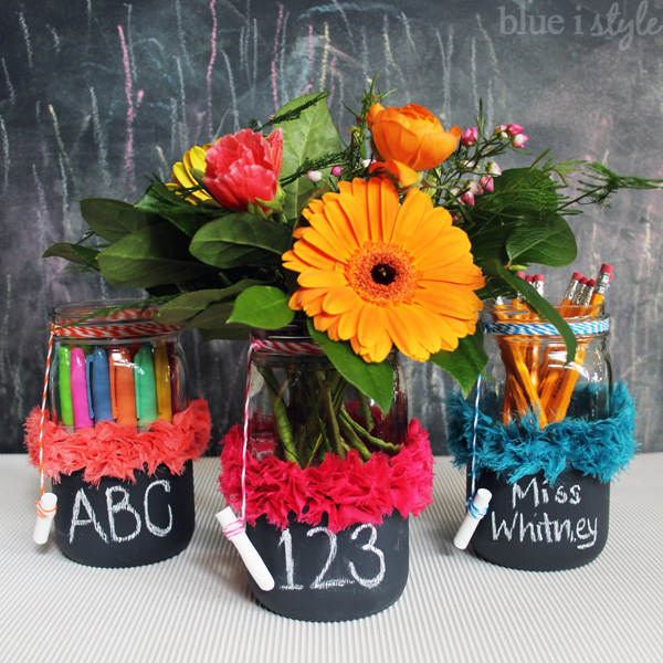 Chalkboard Mason Jar Pencil and Pen Holders. Chalkboard Painted Mason Jar Vases. Mason Jar Craft Ideas for Back to School, Teacher Gift Mason Jars - Mason Jar Gift Ideas for Teachers - School Themed Mason Jars. Mason Jar Pencil Holders Themed for School, Students, Teachers. Back to School Teacher Gift Ideas. Holiday Teacher Gift Ideas with Mason Jars. DIY Teacher Gift Ideas.