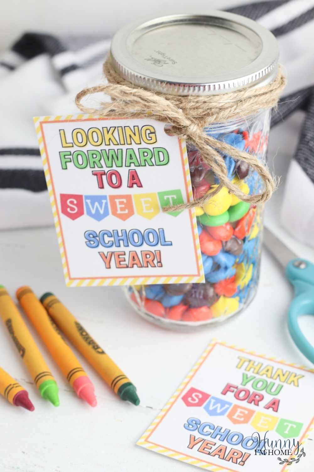Sweets in Mason Jar Teacher Gift with Free Printable Tag. Mason Jar Craft Ideas for Back to School, Teacher Gift Mason Jars - Mason Jar Gift Ideas for Teachers - School Themed Mason Jars. Mason Jar Pencil Holders Themed for School, Students, Teachers. Back to School Teacher Gift Ideas. Holiday Teacher Gift Ideas with Mason Jars. DIY Teacher Gift Ideas.